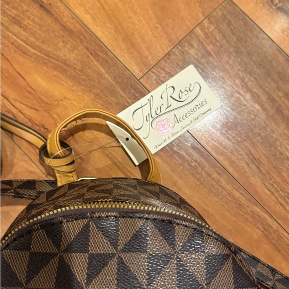 Elegant Geometric Brown Backpack - Picture 2 of 4